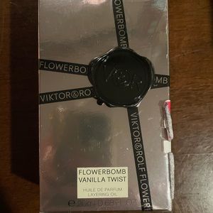 FLOWERBOMB VANILLA TWIST